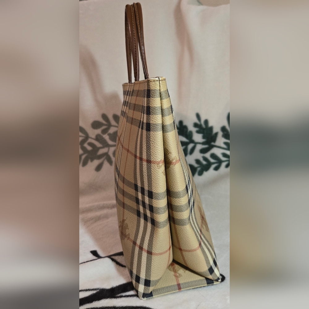 💯 Authentic Burberry Haymarket Check Pattern Tote - Picture 4 of 15